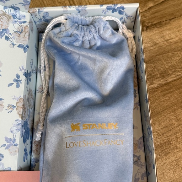 Stanley Loveshackfancy Floral Water bottle and Box - Blue and Cream 12 oz - Picture 5 of 12
